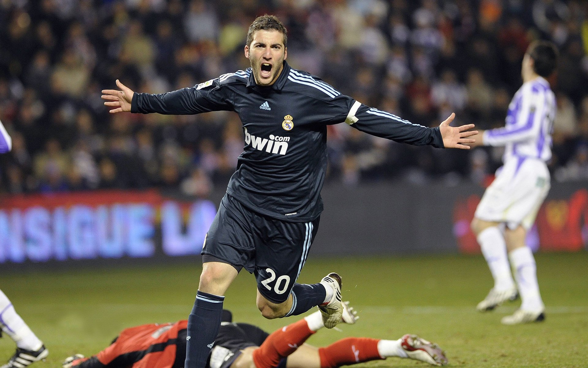 AYX官网-意甲精品配合：团队默契助推战绩！，意甲官方最佳阵容